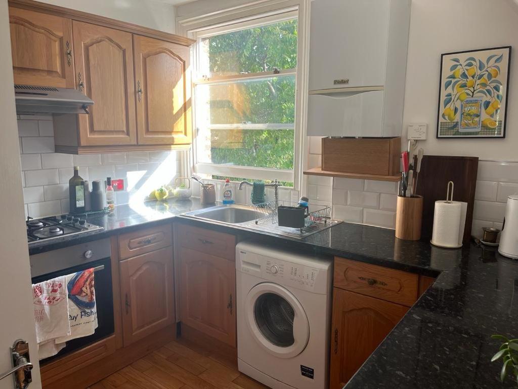 2 Bedroom Top Floor Flat, West Dulwich Free Street Parking Londýn Exteriér fotografie